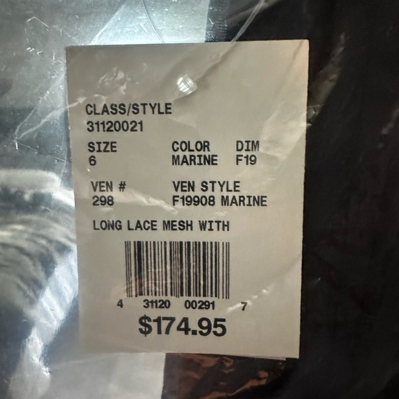 Lade Sleeved Bridesmaids Dress NWT - Picture 3 of 3